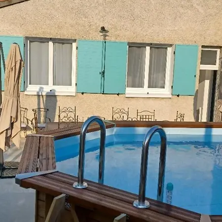 Lamoureuse Holiday home *